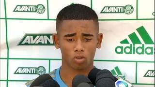 O menino Gabriel Jesus chorou ao fazer seu primeiro gol pelo time principal do Palmeiras (Foto: Site do Palmeiras)