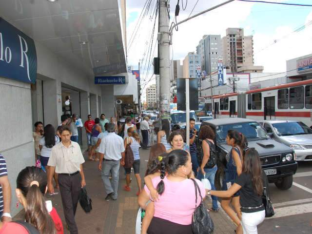  Com&eacute;rcio vai funcionar at&eacute; &agrave;s 18h no dia Dia das M&atilde;es