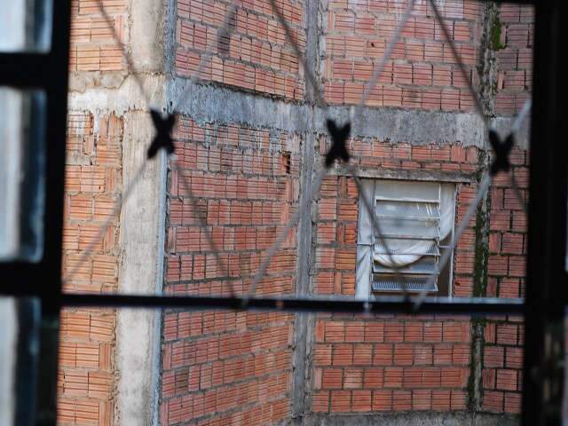  Fal&ecirc;ncia, invas&atilde;o e PM: saga vivida por moradores do lado de c&aacute; do &ldquo;Carandiru&rdquo;