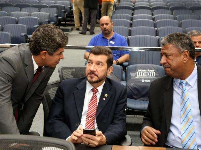 Pr&eacute;-campanha favorece quem tem mandato e recursos, dizem deputados