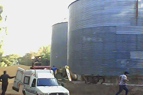  Homem cai em silo lotado de soja em armaz&eacute;m de Bonito