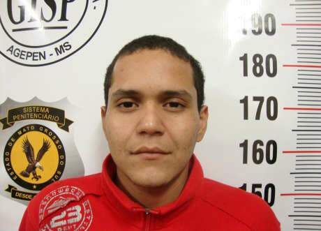  Adolescente de 15 anos que matou dois &eacute; preso; pol&iacute;cia procura comparsa