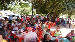Fazendeiro doou boi e prefeitura ofereceu churrasco a 200 pessoas (Foto: Divulgação)