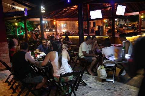 Bar estreia cardápio com rissole de costela e cervejas por R$ 5,99