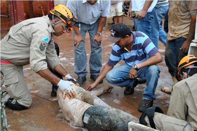 Laje desaba e quatro homens ficam feridos em Dourados