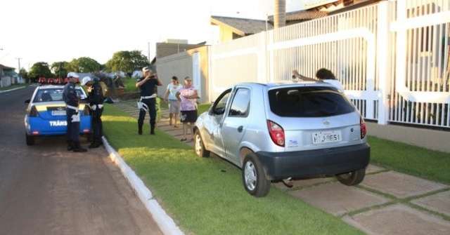 Motot&aacute;xi causa acidente e foge do local deixando passageiro inconsciente