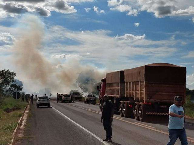 Fuma&ccedil;a em rodovia provoca engavetamento com 7 ve&iacute;culos 
