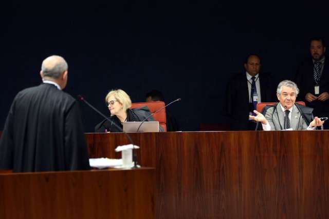 Por 5 a 0, A&eacute;cio vira r&eacute;u por corrup&ccedil;&atilde;o no Supremo Tribunal Federal