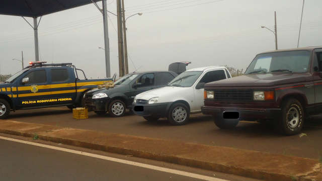  Na fronteira, PRF prende 4, apreende drogas e recupera carro furtado