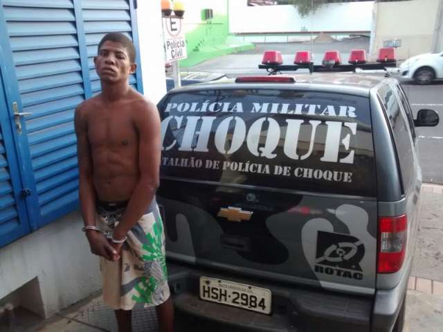 Choque prende acusado de furtos na regi&atilde;o da Vila Marli e recolhe arma de fogo