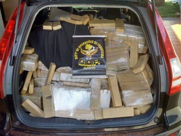 Mineiros s&atilde;o presos com maconha em utilit&aacute;rio roubado em S&atilde;o Paulo