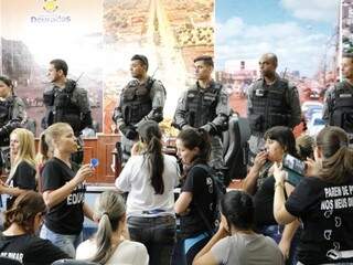 Cordão de policiais da Força Tática isola plenário e professores protestam em sessão da Câmara (Foto: Helio de Freitas)