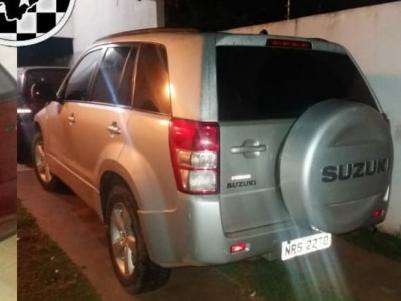 Bando rouba carros, faz ref&eacute;m e acaba preso ap&oacute;s persegui&ccedil;&atilde;o policial