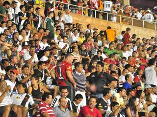 Público comparece ao estádio Morenão na derrota do Comercial diante do Vasco. (Foto: João Garrigó)