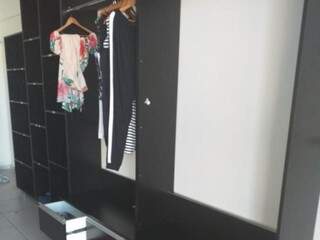 Em uma das quatro lojas furtadas, ladrões levaram R$ 23 mil em roupas Em uma das quatro lojas furtadas, ladrões levaram R$ 23 mil em roupas