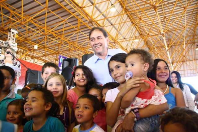 Em palanque, prefeito promete asfaltar a regi&atilde;o norte de Campo Grande