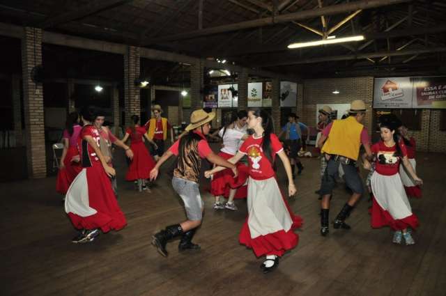 Segredo do costel&atilde;o no fogo de ch&atilde;o &eacute; o tempo, o tempero e a tradi&ccedil;&atilde;o