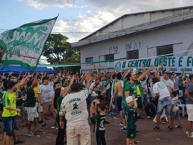 Palmeiras antecipa t&iacute;tulo de campe&atilde;o e torcida faz festa em Campo Grande