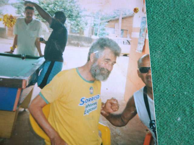  Homem conta a amigos que tinha R$ 2 mil e amanhece morto