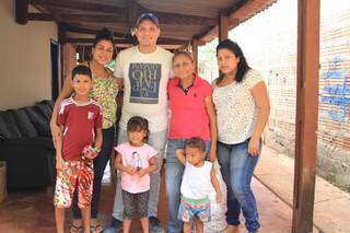 Família agora está unida em Campo Grande. (Foto: Marina Pacheco)
