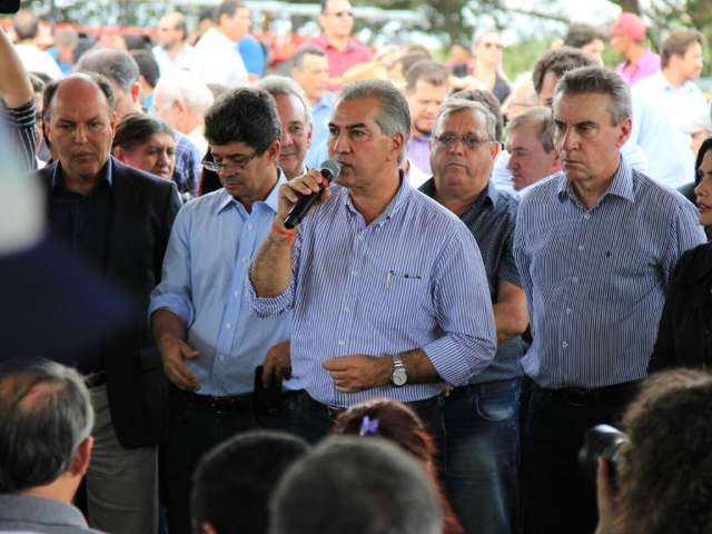 Governo entrega R$ 12 milh&otilde;es em equipamentos para agricultura familiar
