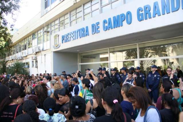 Dos tr&ecirc;s pedidos de grevistas, pelo menos um deve ser aceito pela Prefeitura