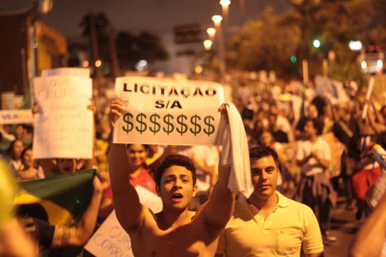 Protesto contra licitações. (Foto: Marcos Ermínio)