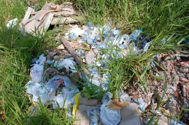 Em meio a epidemia moradores reclamam de terreno sujo na Vila Progresso