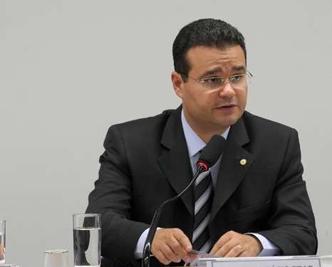 Para deputado, quest&atilde;o ind&iacute;gena s&oacute; ser&aacute; resolvida com envolvimento da sociedade