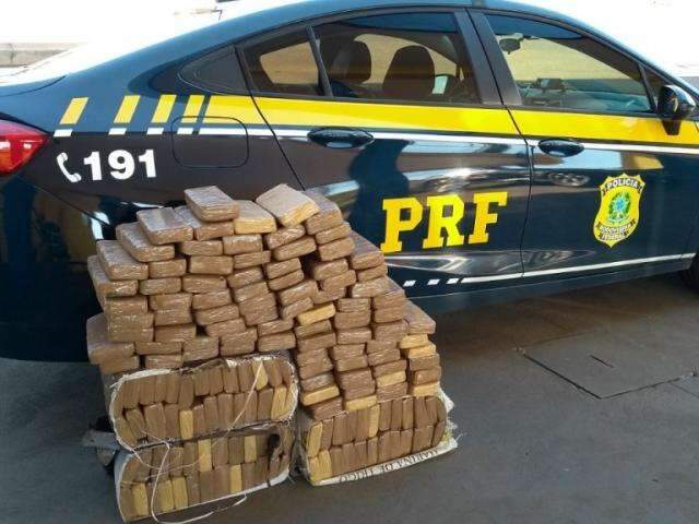 PRF apreende ve&iacute;culo com 130 quilos de maconha com destino ao Paran&aacute;