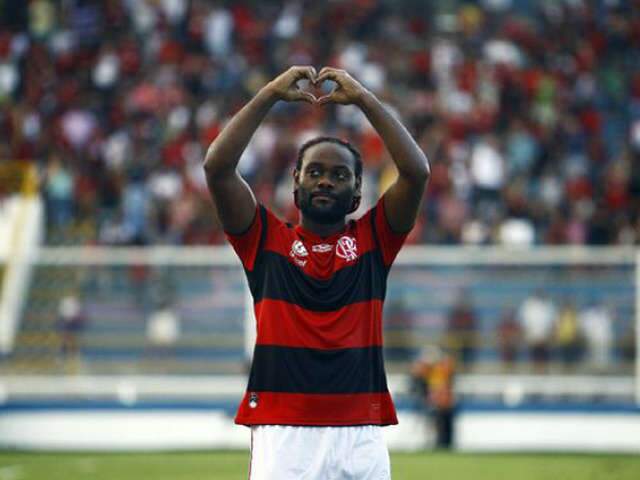  Flamengo vence Bangu e ajuda Vasco a continuar na lideran&ccedil;a