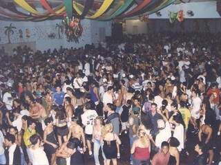Registro do carnaval no Clube União do ano 2000. (Foto: Divulgação)