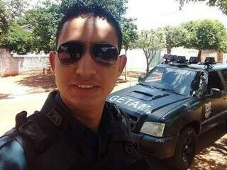 Soldado da Polícia Militar Izaque Leon Neves, de 33 anos matou a tiros o também policial militar Jurandir Miranda  (Foto: Reprodução/Facebook)