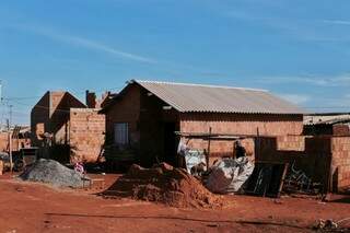 Casas levantadas por moradores no Bom Retiro (Fernando Antunes)