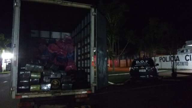 Caminh&atilde;o com 800 quilos de maconha &eacute; apreendido na BR-487