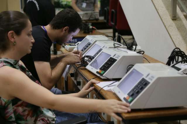 TRE come&ccedil;a amanh&atilde; distribui&ccedil;&atilde;o de 1.669 urnas para o segundo turno