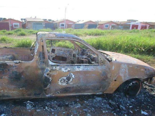 Mulher que foi morta pelo marido ainda tentou fugir, mas caiu em frente de casa 