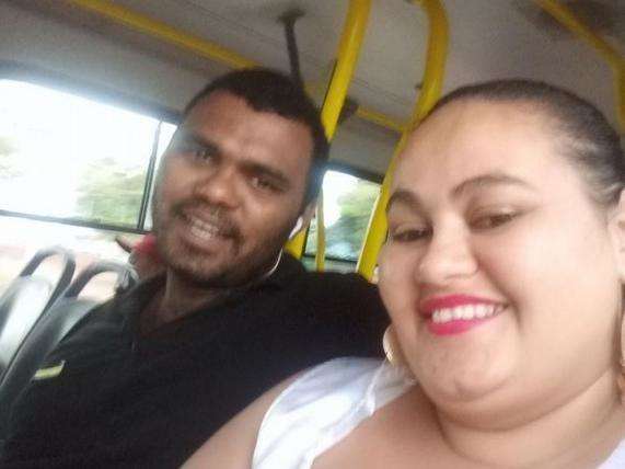 Homem que matou namorada com 18 facadas se entrega &agrave; Pol&iacute;cia