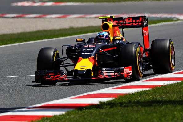 Piloto de 18 anos faz hist&oacute;ria na Espanha e se torna o mais jovem a vencer na F1