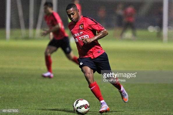 Atl&eacute;tico-MG vence disputa com Santos e anuncia contrata&ccedil;&atilde;o de Robinho 