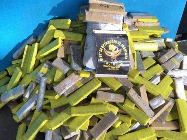 Adolescente de 16 anos &eacute; flagrado com 390 kg de maconha em carro 