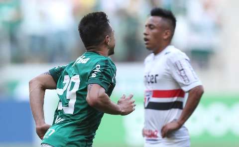 Palmeiras vence o São Paulo de virada, afasta crise e aumenta drama de rival