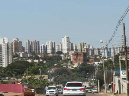 Tempo est&aacute;vel com pouca nebulosidade e muito calor em MS nesta 2&ordf;-feira