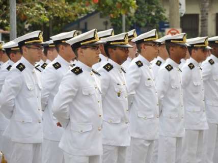 Marinha abre concurso com 54 vagas e salários de até R$ 11 mil