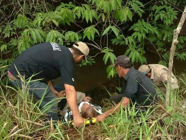 Perdido h&aacute; pelo menos 5 dias, homem &eacute; resgatado em meio a mata fechada