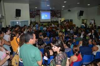 Professores fazem assembleia para decidir sobre proposta de Bernal (Foto: Vanderlei Aparecido)
