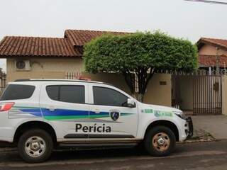 Perícia voltou na residência de Ildonei na manhã deste domingo (Foto: Marina Pacheco)