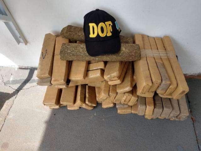 Persegui&ccedil;&atilde;o do DOF termina com apreens&atilde;o de maconha e 4 presos 