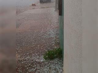Ponta Por&atilde; tem chuva de granizo e meteorologistas alertam para tempestade em MS