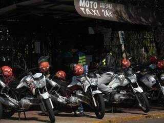 Ponto de mototaxistas no Centro de Campo Grande (Foto: Marcos Ermínio/arquivo)